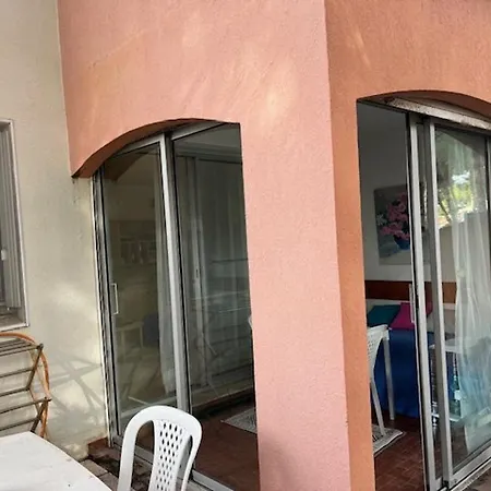 Appartement Rez-de-chaussee, Terrasse, Proche Tennis, Parking, Animaux Acceptes, Capacite 5 Personnes - Fr-1-749-42 Agde