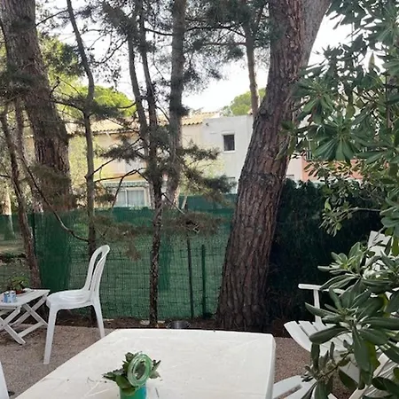 Rez-de-chaussee, Terrasse, Proche Tennis, Parking, Animaux Acceptes, Capacite 5 Personnes - Fr-1-749-42 * Agde