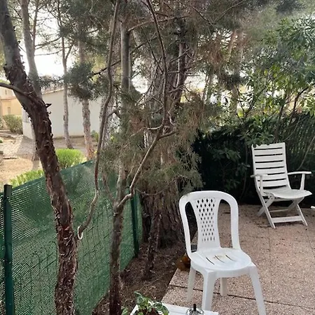 Appartement Rez-de-chaussee, Terrasse, Proche Tennis, Parking, Animaux Acceptes, Capacite 5 Personnes - Fr-1-749-42